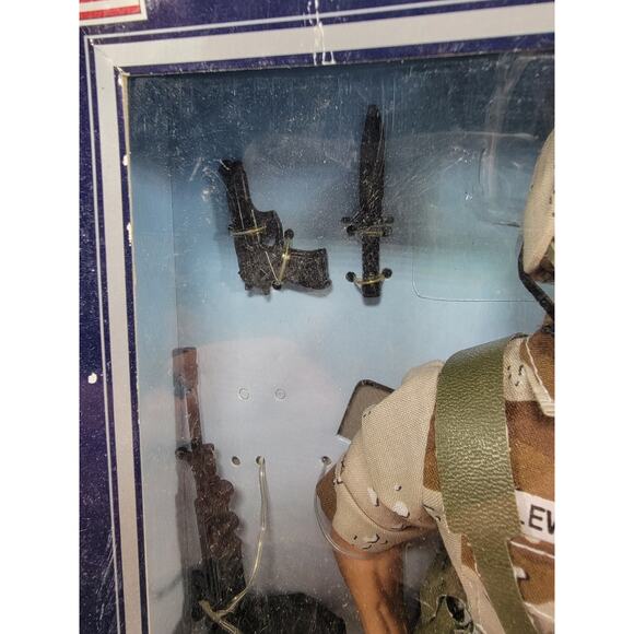 Vintage Desert Storm Marine 1st LT 1999 NIB Soldiers Of The World - Picture 7 of 7